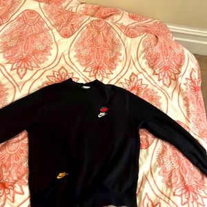 Nike performance sweater/jacket. Only worn once!